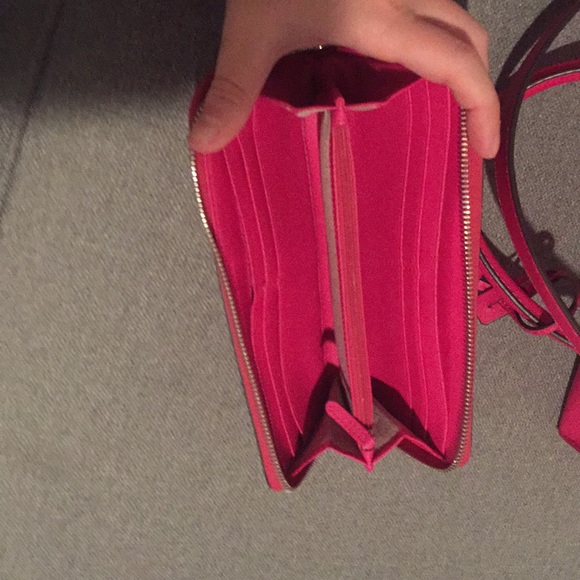 MINT CONDITION MK BAG! Make an offer!! - Picture 6 of 7